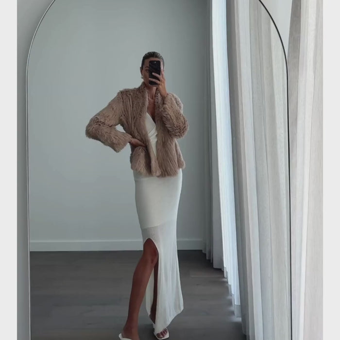 Female online wearing caramel long sleeve fur jacket 