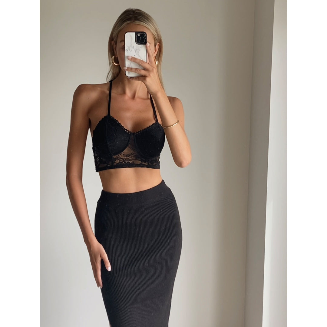 Black lace online crop top outfit